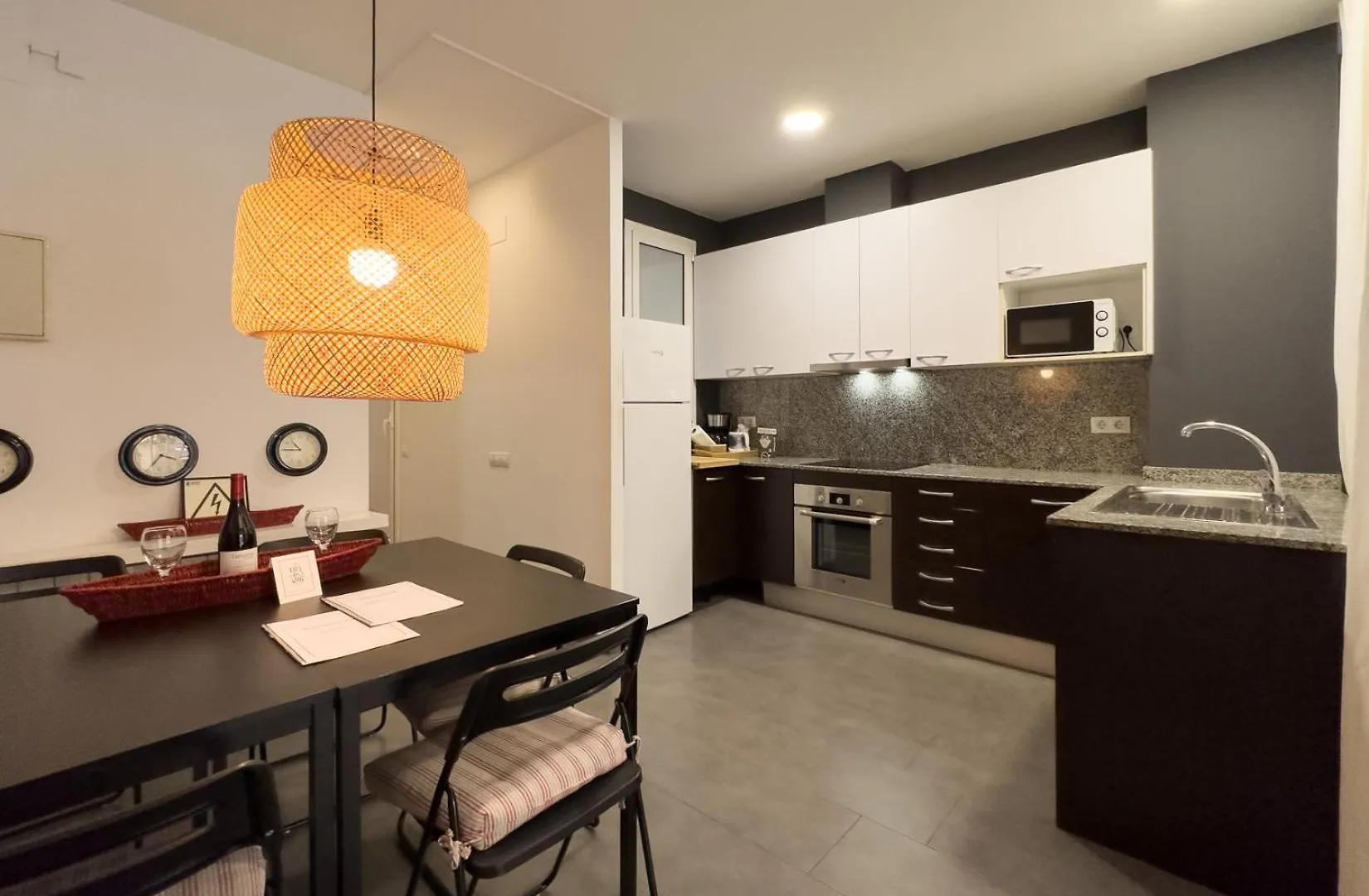 Ainb Barcelona Sants Apartments