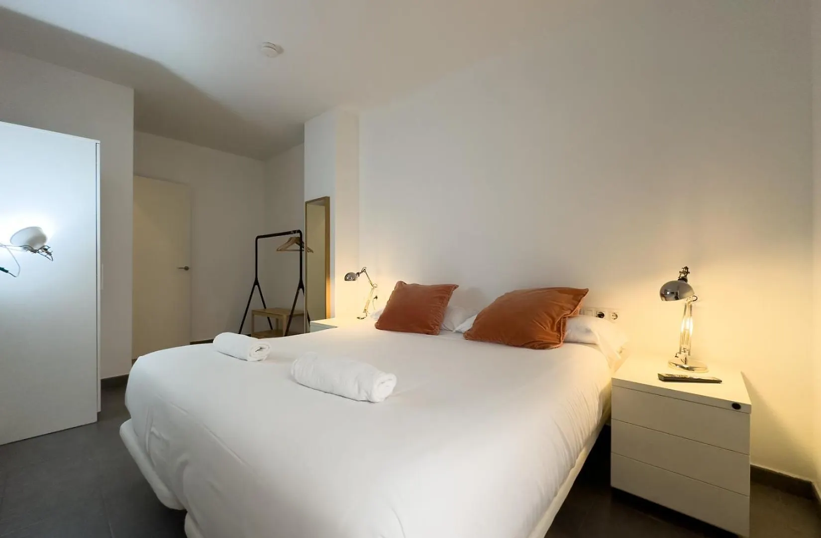 Ainb Barcelona Sants Apartments