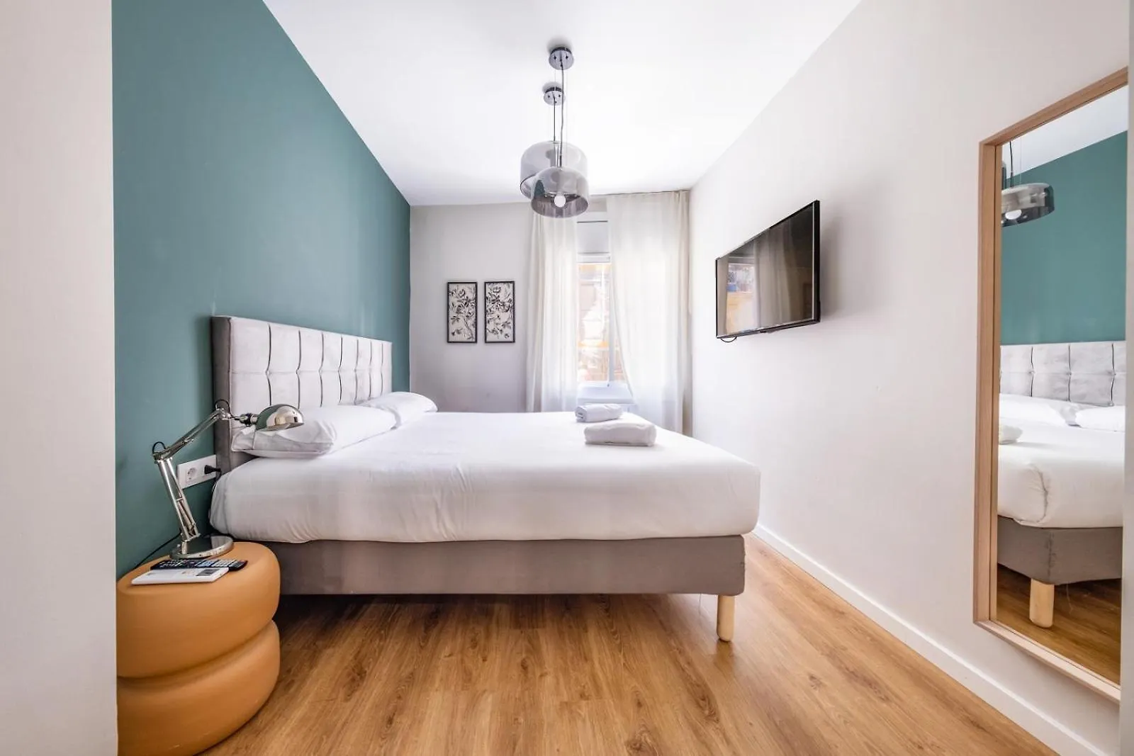 Ainb Barcelona Sants Apartments