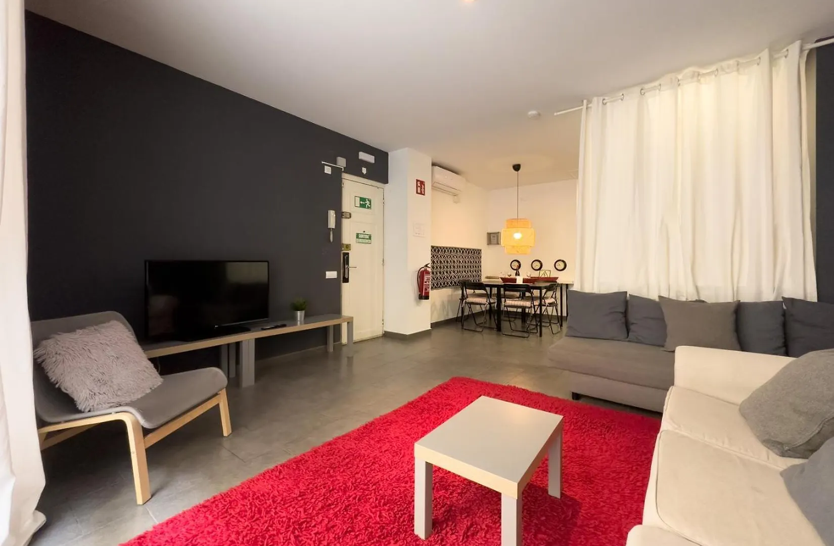 Ainb Barcelona Sants Apartments 0*,  España